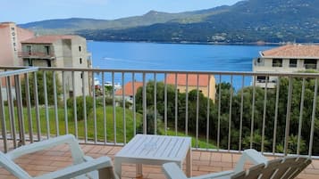 Chambre Double, vue mer | Bureau, lits pliants/supplémentaires, draps fournis