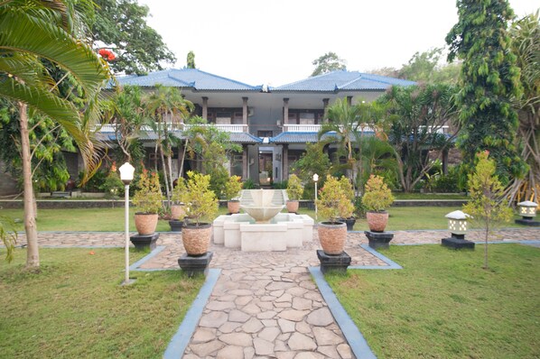 Property grounds - Beji Bay Resort (Padangbai)