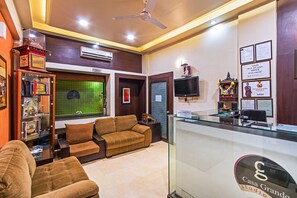 Lobby sitting area - Casa Grande Studios (Pune)