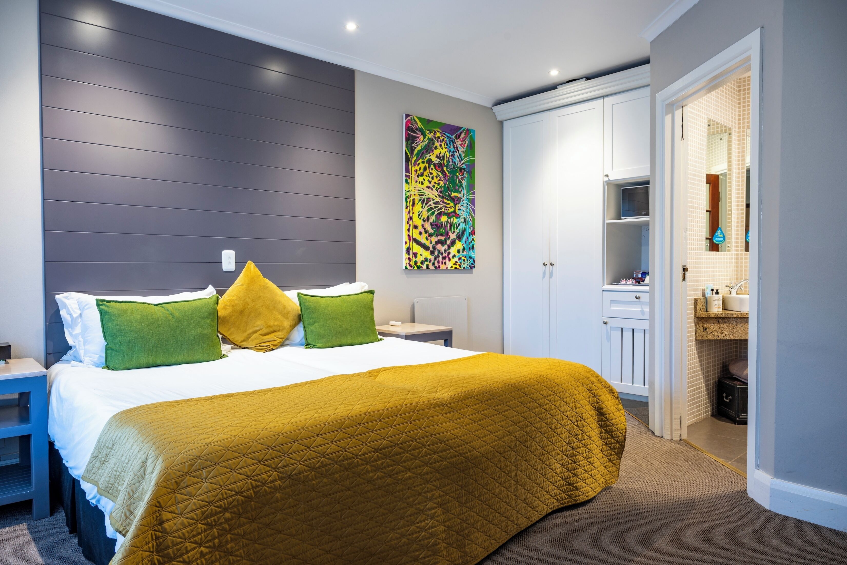 ห้องทวิน, วิวสระว่ายน้ำ | เครื่องนอนระดับพรีเมียม, ผ้านวมขนเป็ด, มินิบาร์, ตู้นิรภัยในห้องพัก