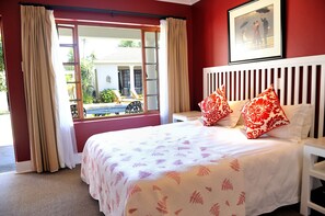 Premium bedding, down duvets, minibar, in-room safe - Beachwalk Bed and Breakfast (Gqeberha (Port Elizabeth))