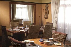 每日供应英式早餐（每人 ZAR 100）