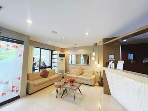 Lobby sitting area - Travelbee Business Inn (Cebu City)