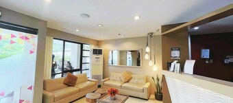 Travelbee Business Inn