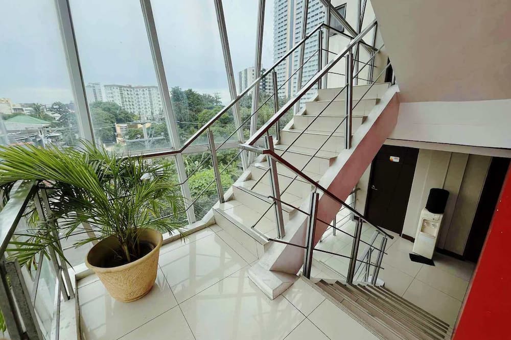 Travelbee Business Inn