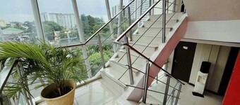 Travelbee Business Inn