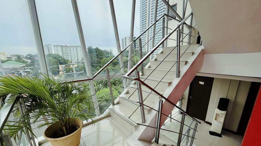 Travelbee Business Inn