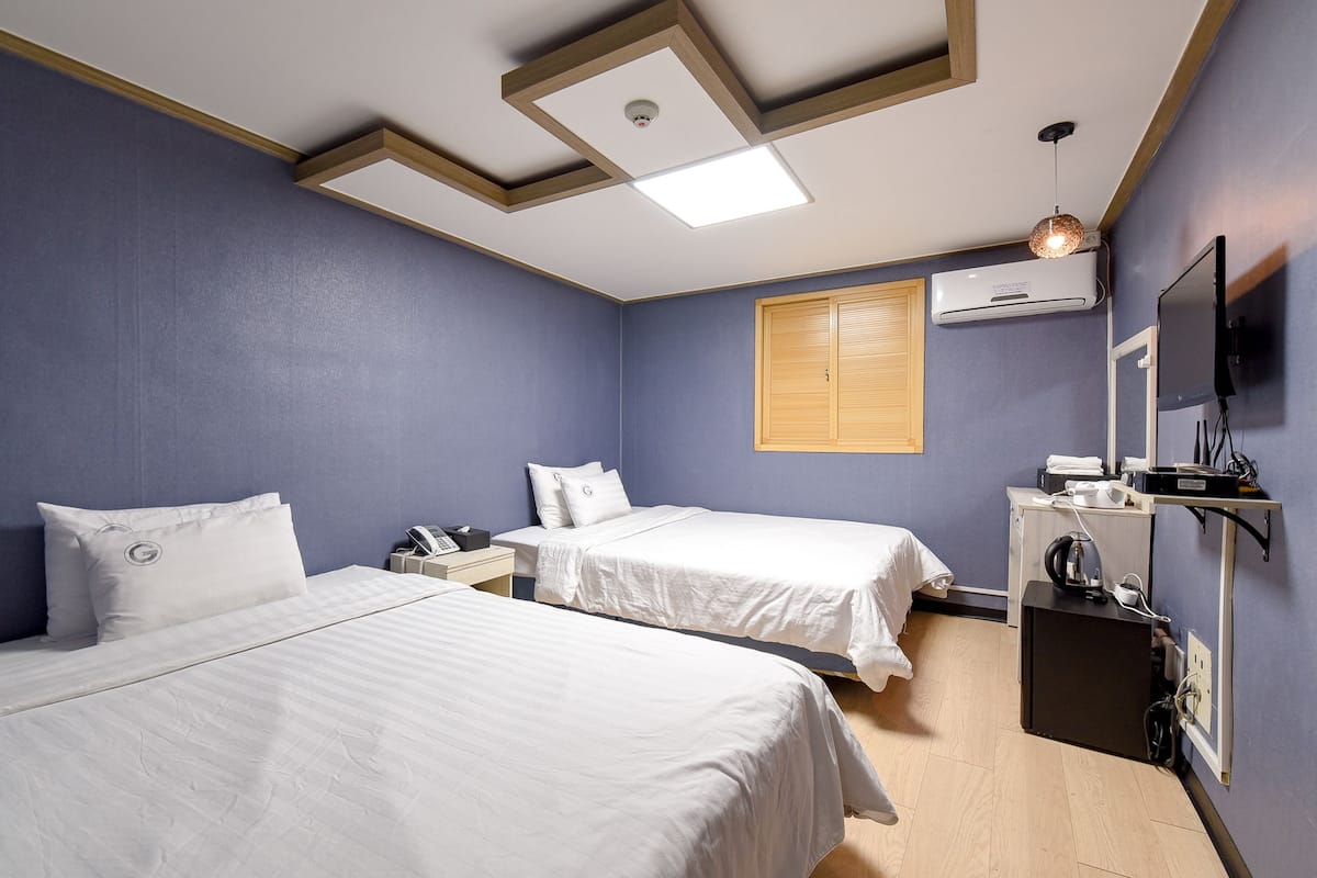 Quadruple Room | Soundproofing, free WiFi, bed sheets