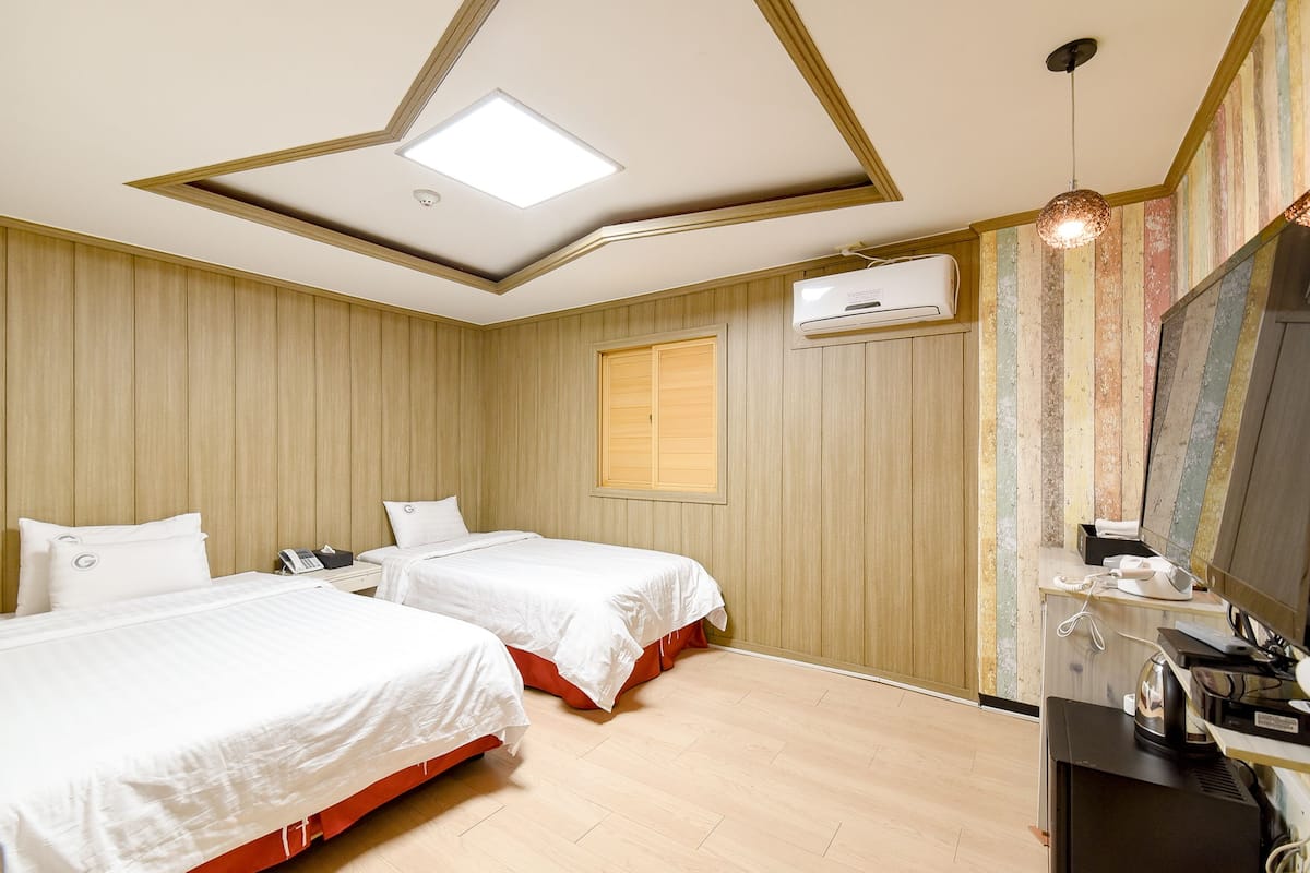 Triple Room | Soundproofing, free WiFi, bed sheets