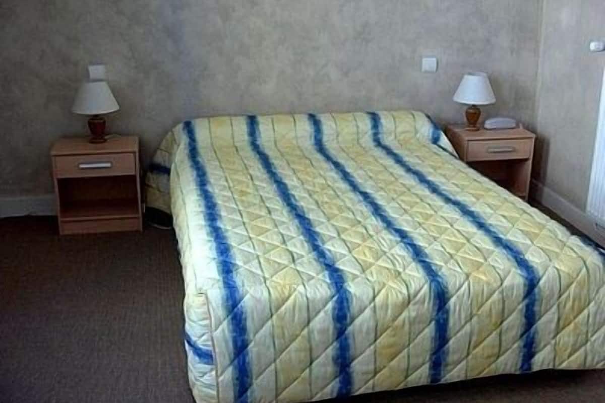 standard double room | desk, free cots/infant beds, rollaway beds, free wifi