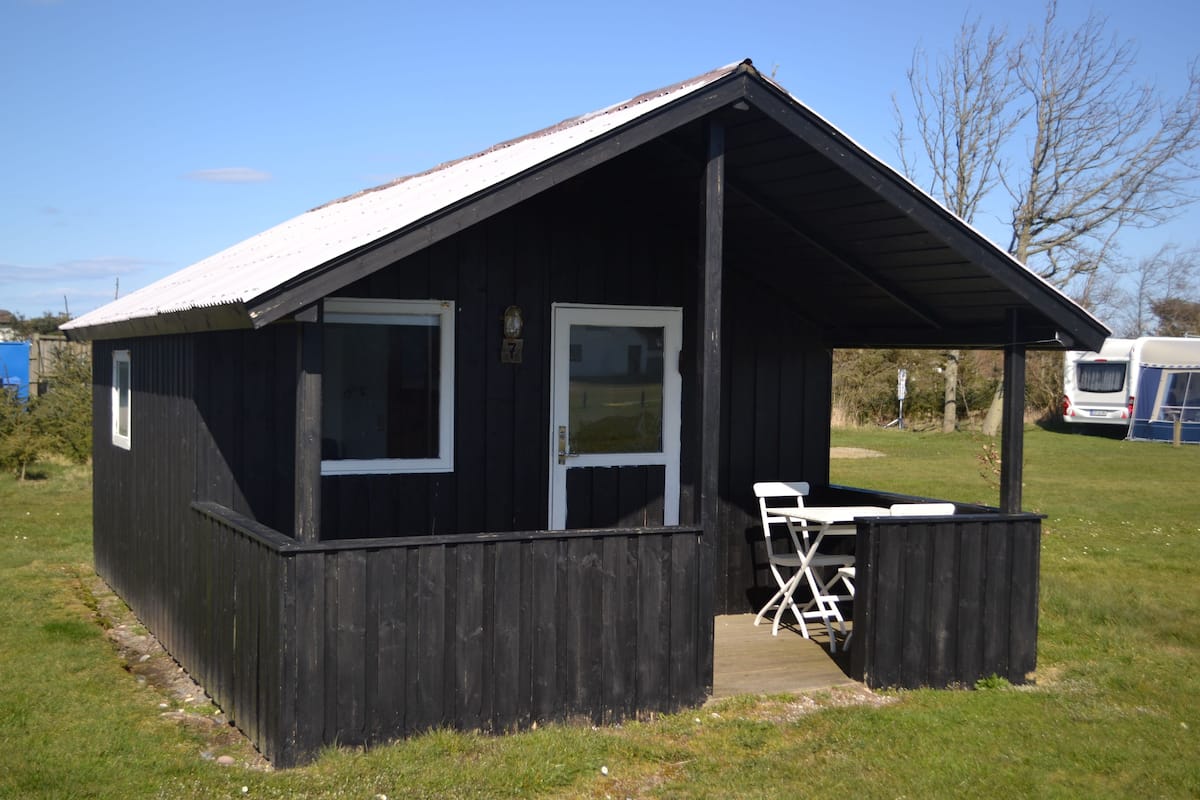 Hytte - fælles badeværelse (Linned eksklusiv) | Baby-/barnesenge (tillægsgebyr), individuelt design
