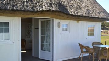 Large Comfort Cabin, Private Bathroom (with Loft Bed - Linnen Excluded) | Terrasse/patio