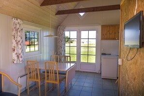 Comfort Cabin, Private Bathroom (Linen Excluded) | In-room dining