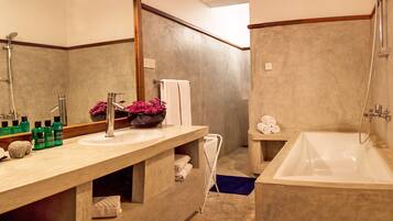 Villa Exclusive, 4 chambres, piscine privée | Salle de bain