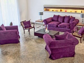 TV - The Lagoon Villa (Negombo)