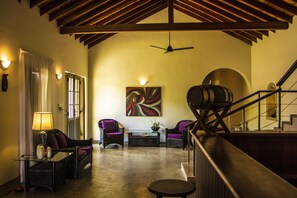 Kawasan tempat duduk lobi