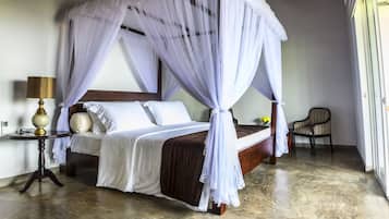 Premium bedding, desk, iron/ironing board, free WiFi