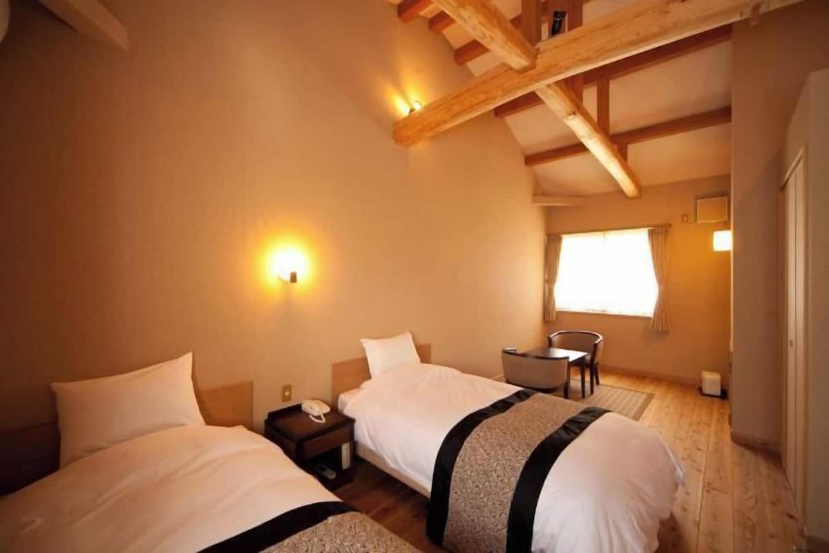 Minibar, in-room safe, free WiFi