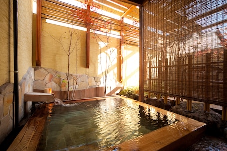 Spa. Yufuin Kutsurogi no Yado Nanakawa