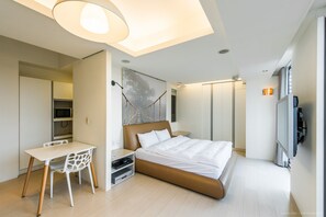 Apartamento Deluxe, vistas a la ciudad | Ropa de cama de alta calidad y decoración individual