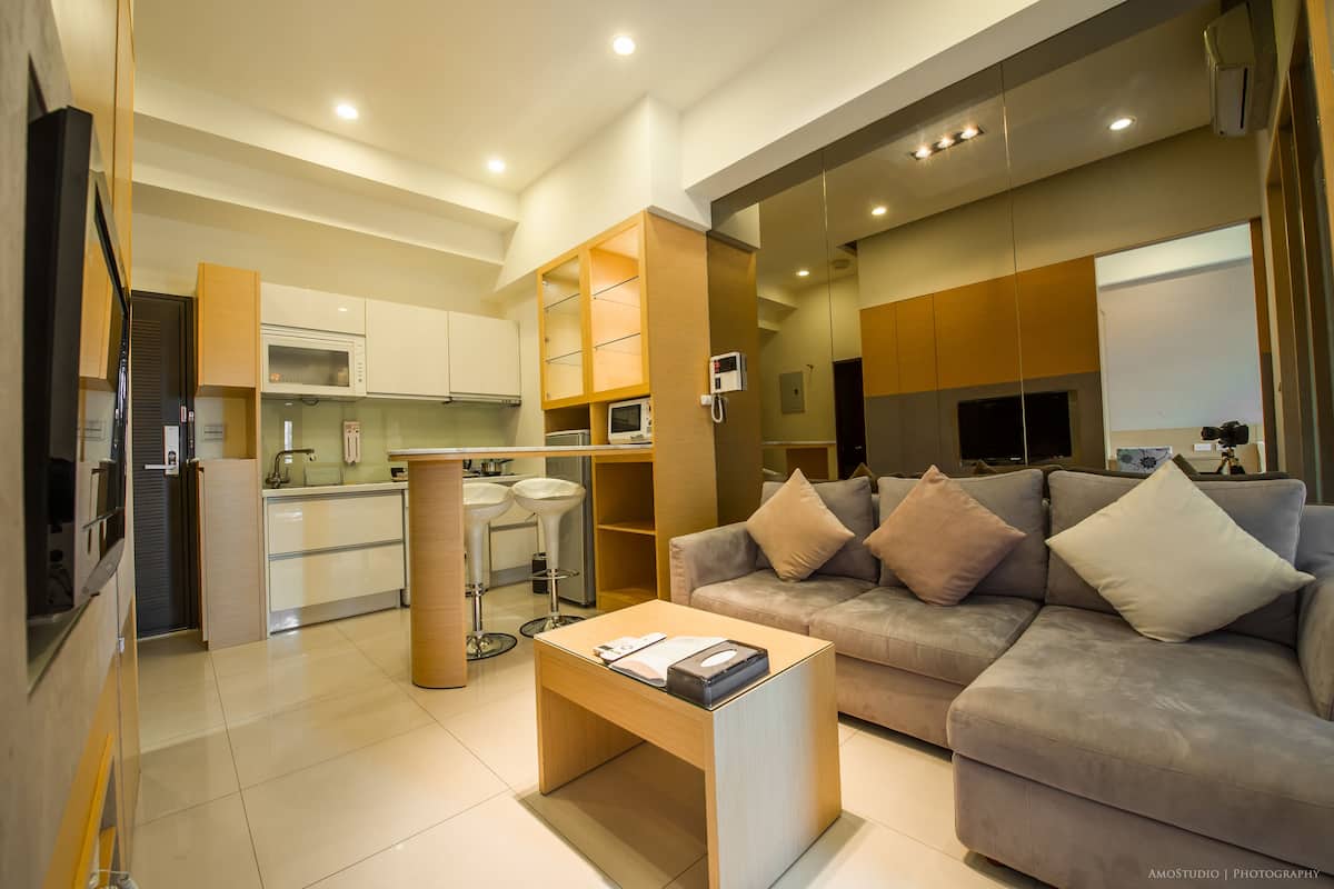 Deluxe appartement (Family) | Woonruimte | Een flatscreentelevisie
