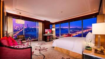 Premium bedding, minibar, in-room safe, desk