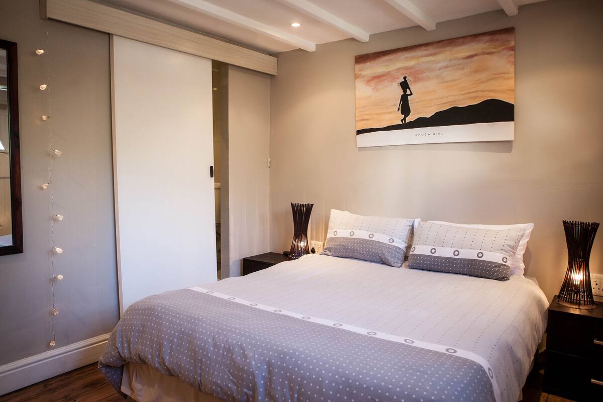 Garden Whale Room | In-room safe, iron/ironing board, free WiFi