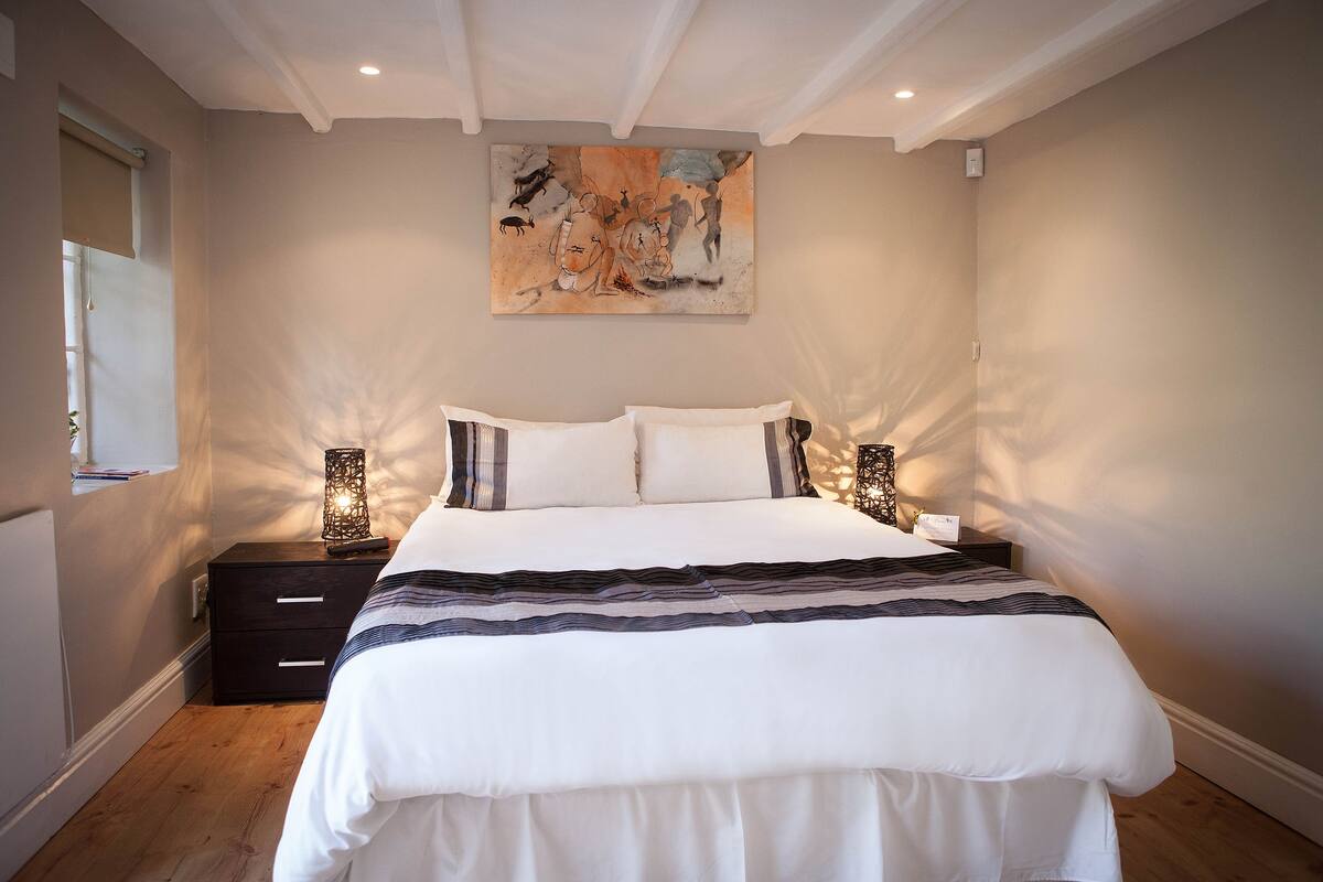 Garden Rhino Room | In-room safe, iron/ironing board, free WiFi