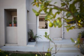 Garden Rhino Room | Exterior