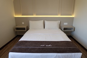 Standard Room, 1 Queen Bed | Desk, blackout curtains, iron/ironing board, free WiFi - Orkid Inn Puchong (Puchong)