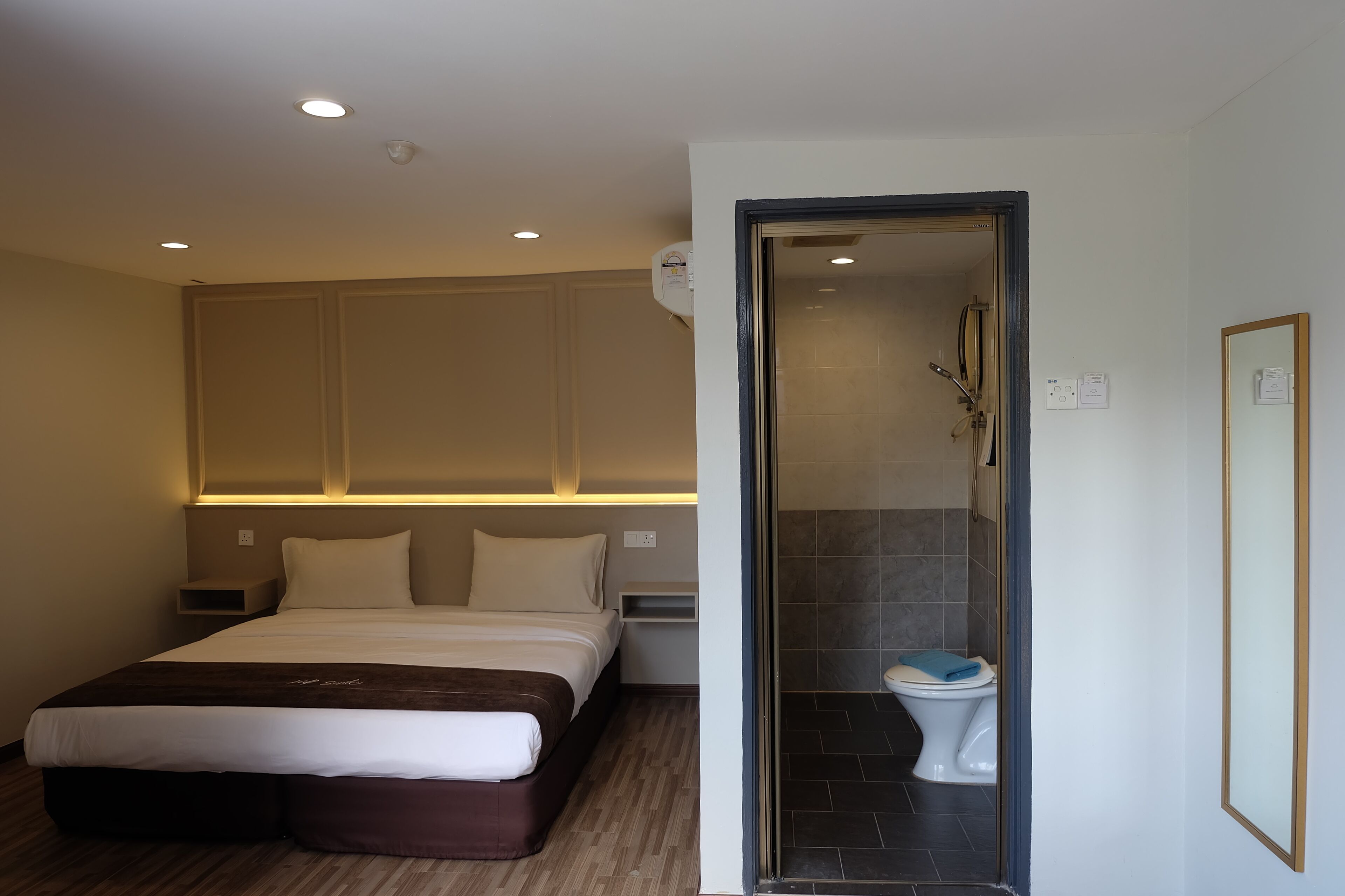 superior room | desk, blackout curtains, iron/ironing board, free wifi