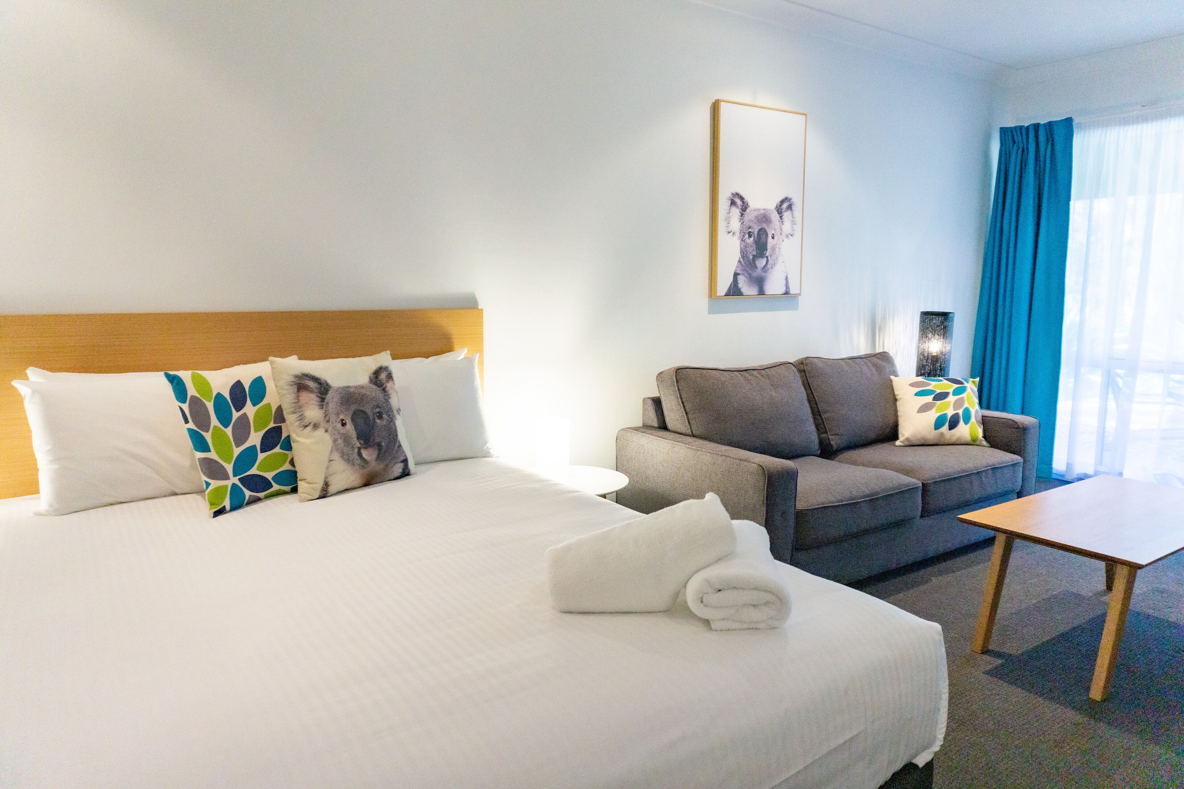 Estudio Deluxe | Zona de estar | Una televisión de pantalla plana