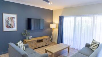 1 Bedroom Suite (with Bathtub) | Living area | Flat-screen TV