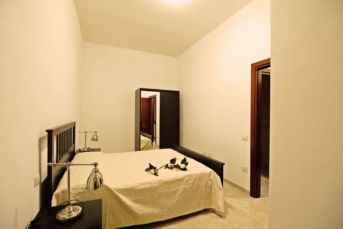 Apartment, 1 Bedroom | Memory foam beds, soundproofing, iron/ironing board