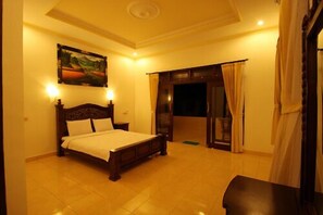 Superior Room | Minibar, laptop workspace, rollaway beds, free WiFi
