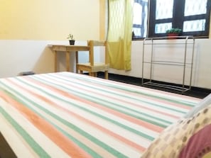 Premium bedding, desk, free WiFi - Mazz Homestay (Negombo)