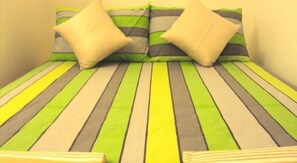 Bộ đồ giường cao cấp, bàn, truy cập Internet không dây miễn phí 