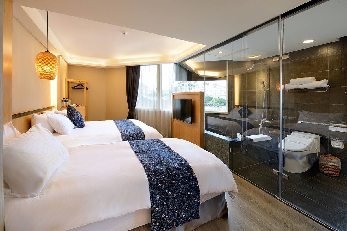 Minibar, desk, soundproofing, free WiFi
