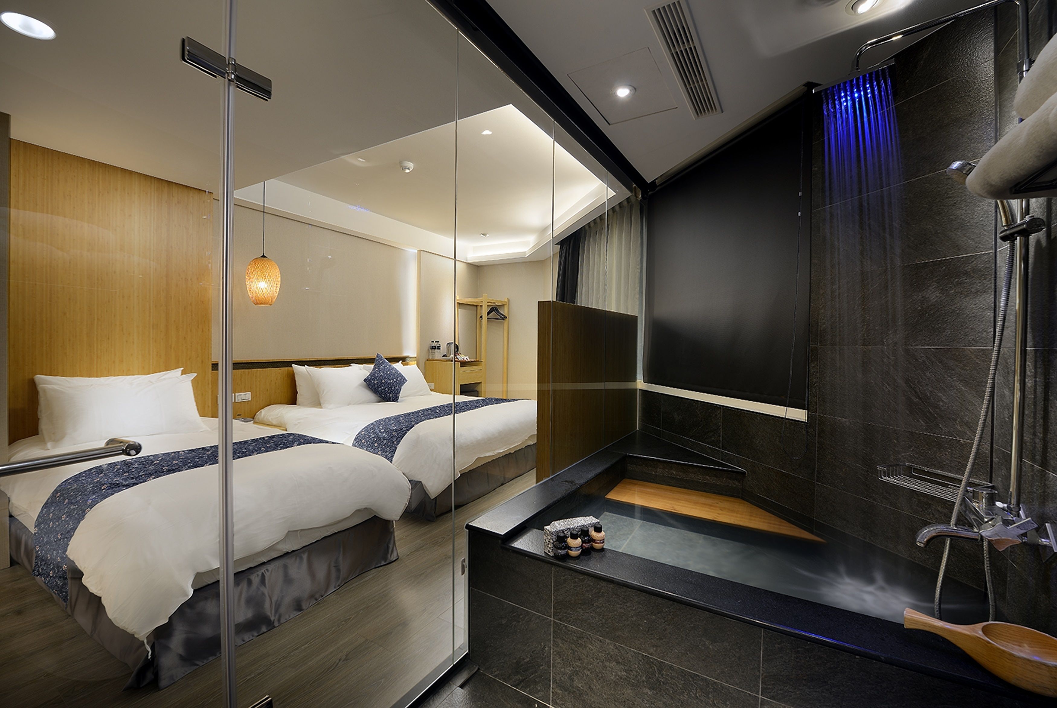 minibar, desk, soundproofing, free wifi