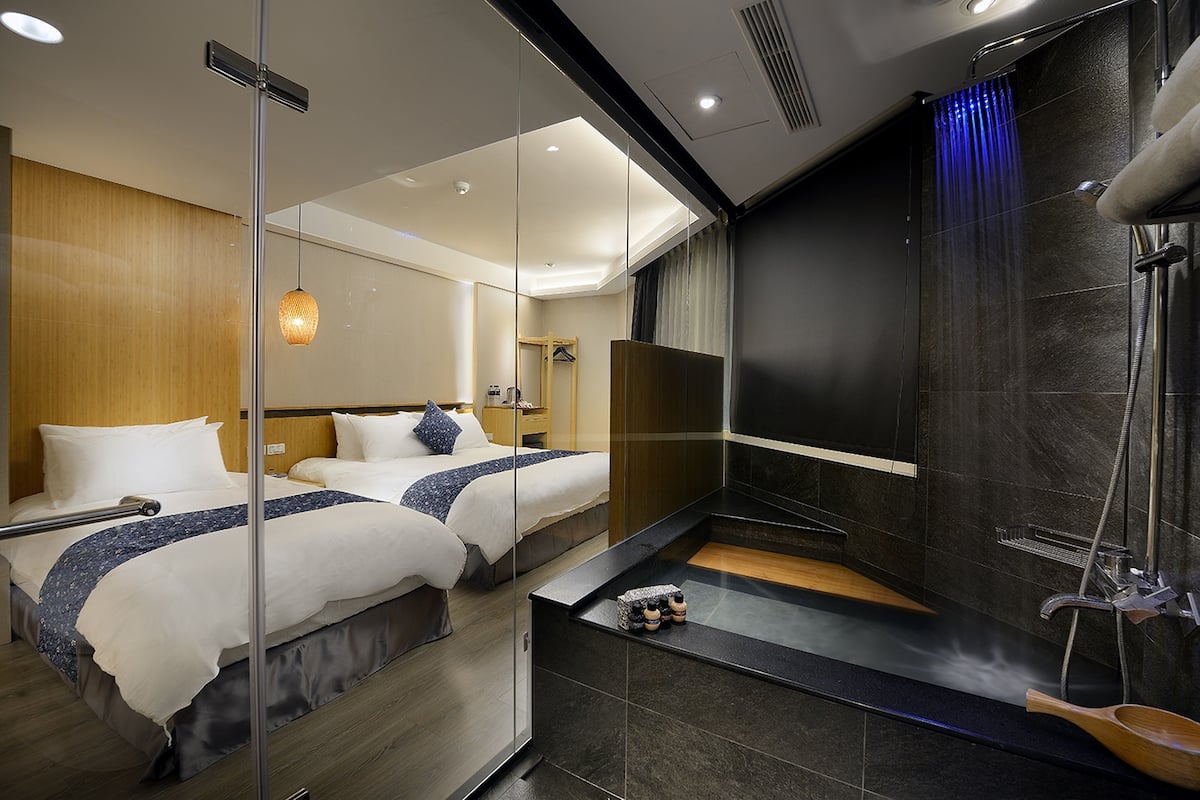 minibar, desk, soundproofing, free wifi