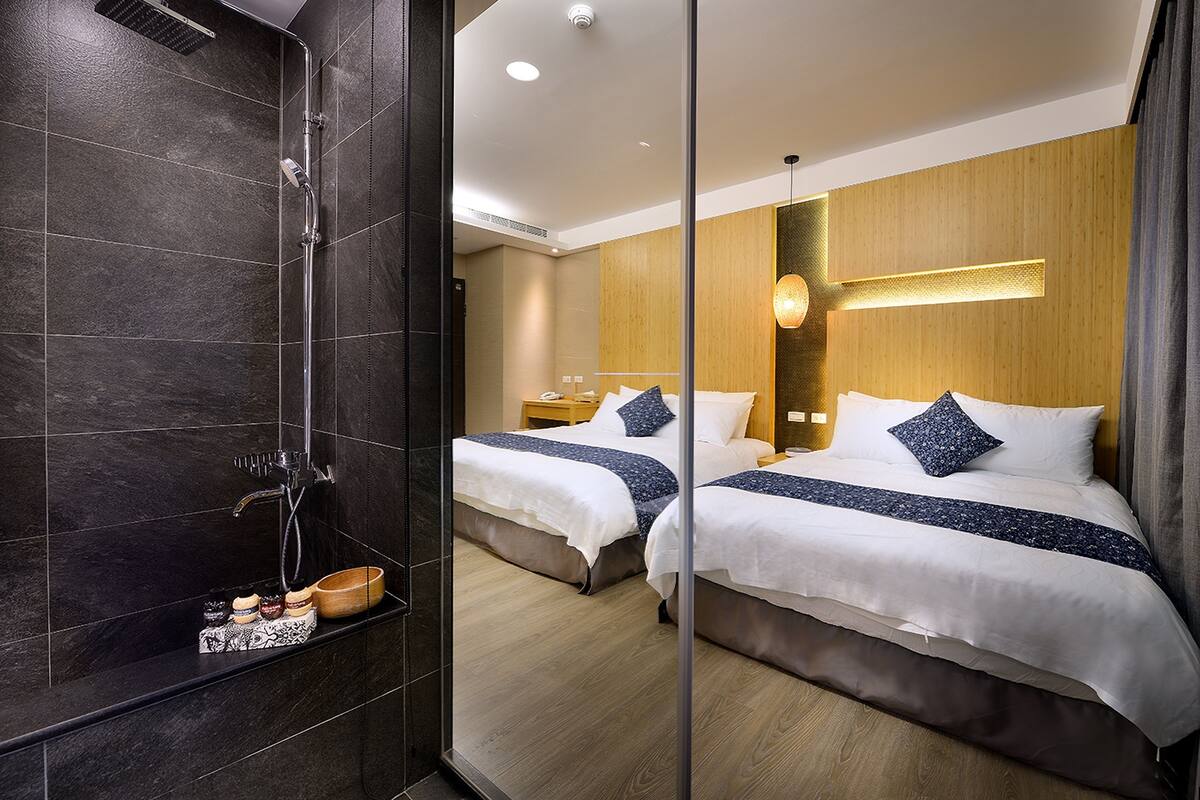 Minibar, desk, soundproofing, free WiFi