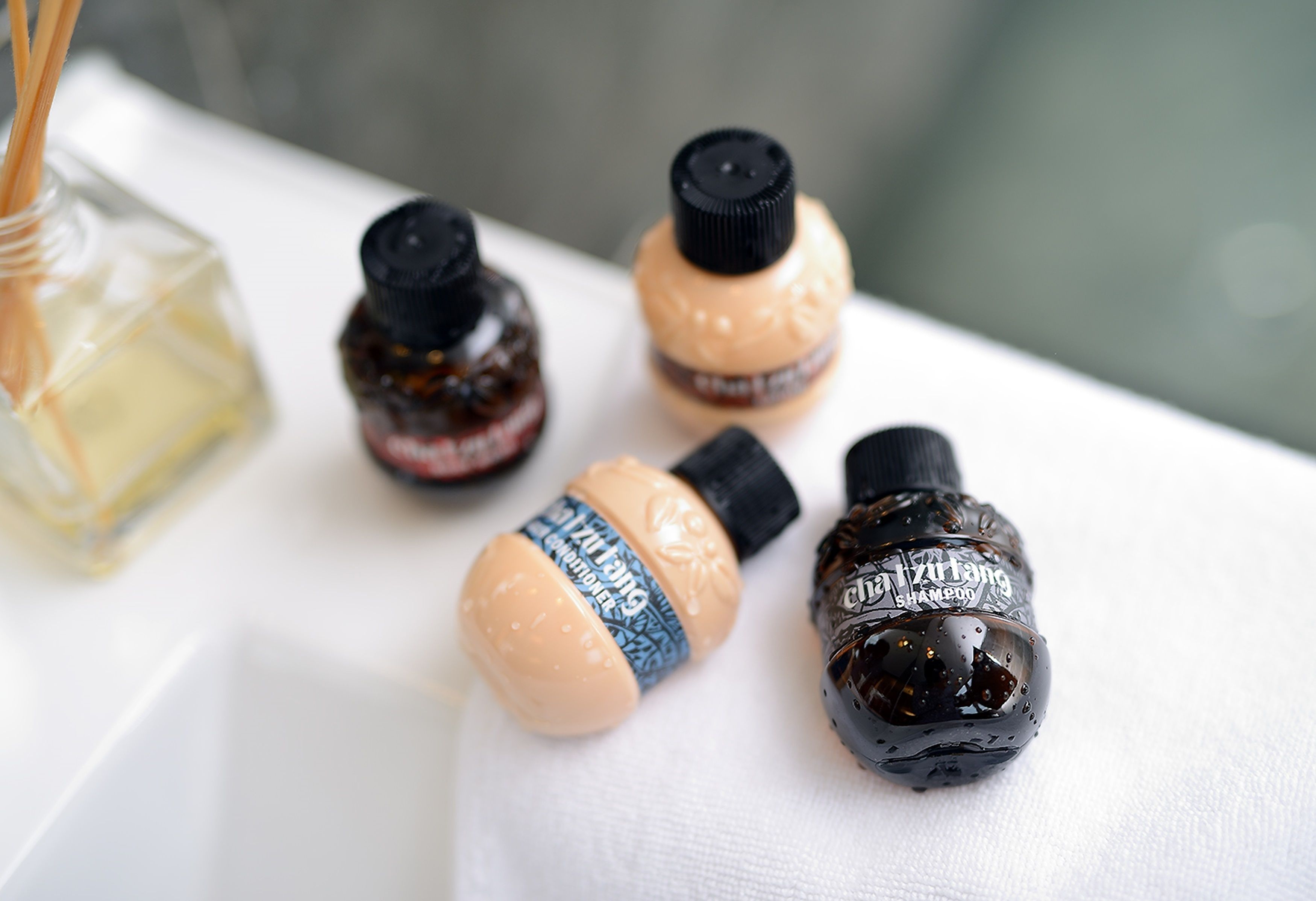 combined shower/bathtub, spring water bathtub, free toiletries