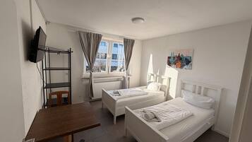 Double Room, Shared Bathroom | Individually furnished, soundproofing, free WiFi, bed sheets