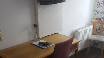 Single Room, Shared Bathroom | Individually furnished, soundproofing, free WiFi, bed sheets