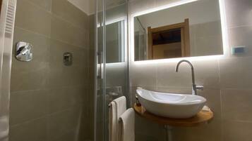 Basic Double Room, 1 Double Bed | Bathroom | Shower, hydromassage showerhead, free toiletries, hair dryer