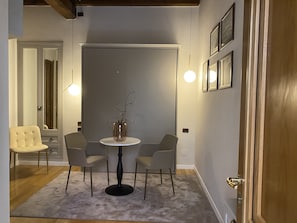 Flat-screen TV - Condotti Rooms (Rome)
