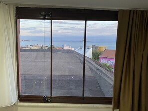 Panoramic Quadruple Room | Premium bedding, minibar, in-room safe, individually decorated - Atam Suites & Apart (Istanbul)