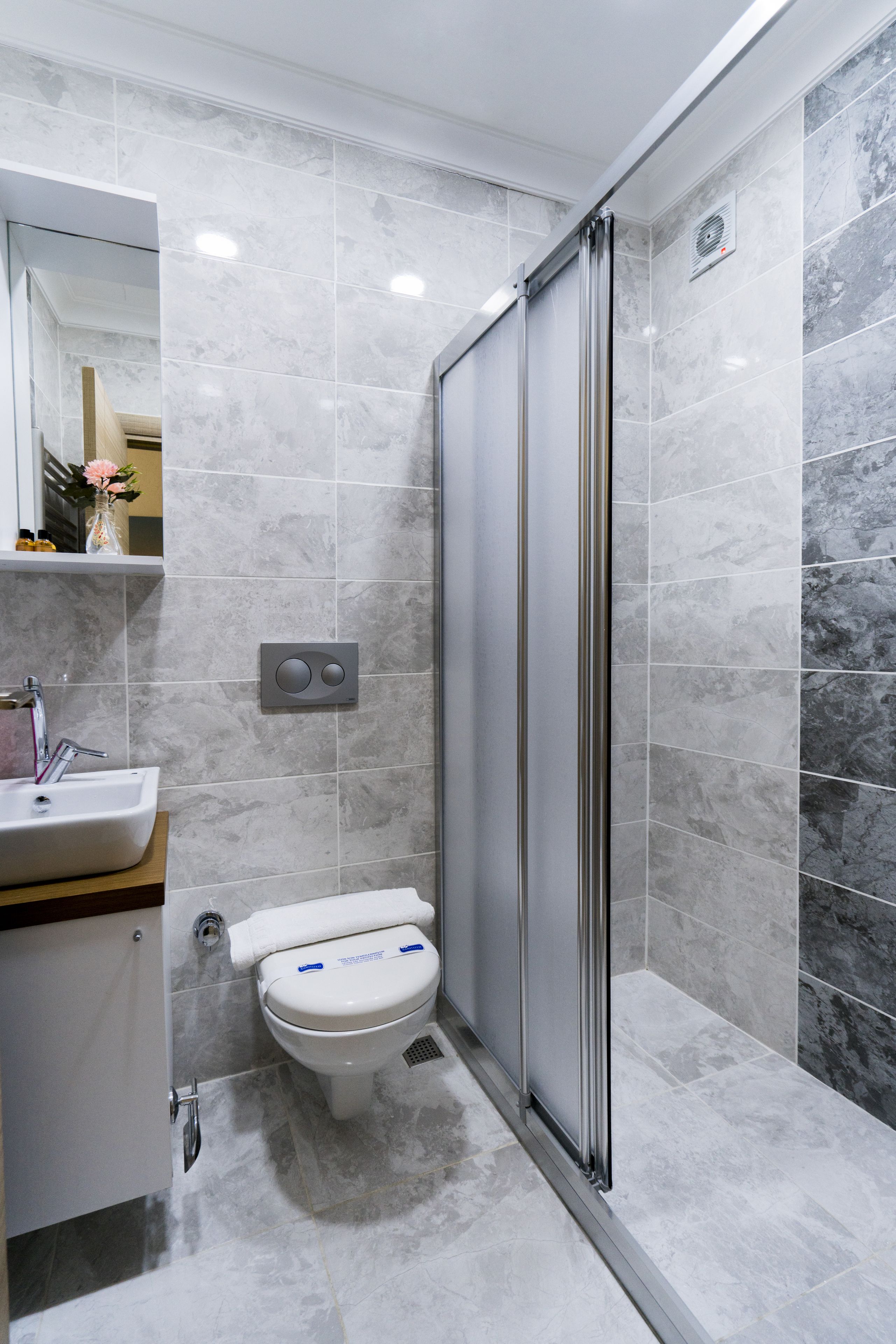 economy room, 1 bedroom, basement floor | bathroom | shower, free toiletries, hair dryer, slippers