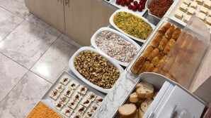 بوفيه فطور يوميًا مقابل رسوم