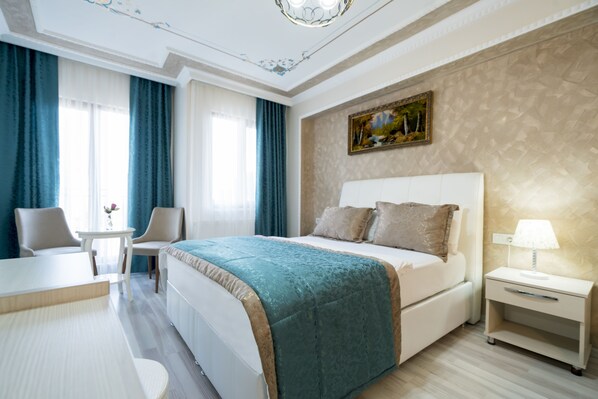 Premium bedding, minibar, in-room safe, individually decorated - Atam Suites & Apart (Istanbul)